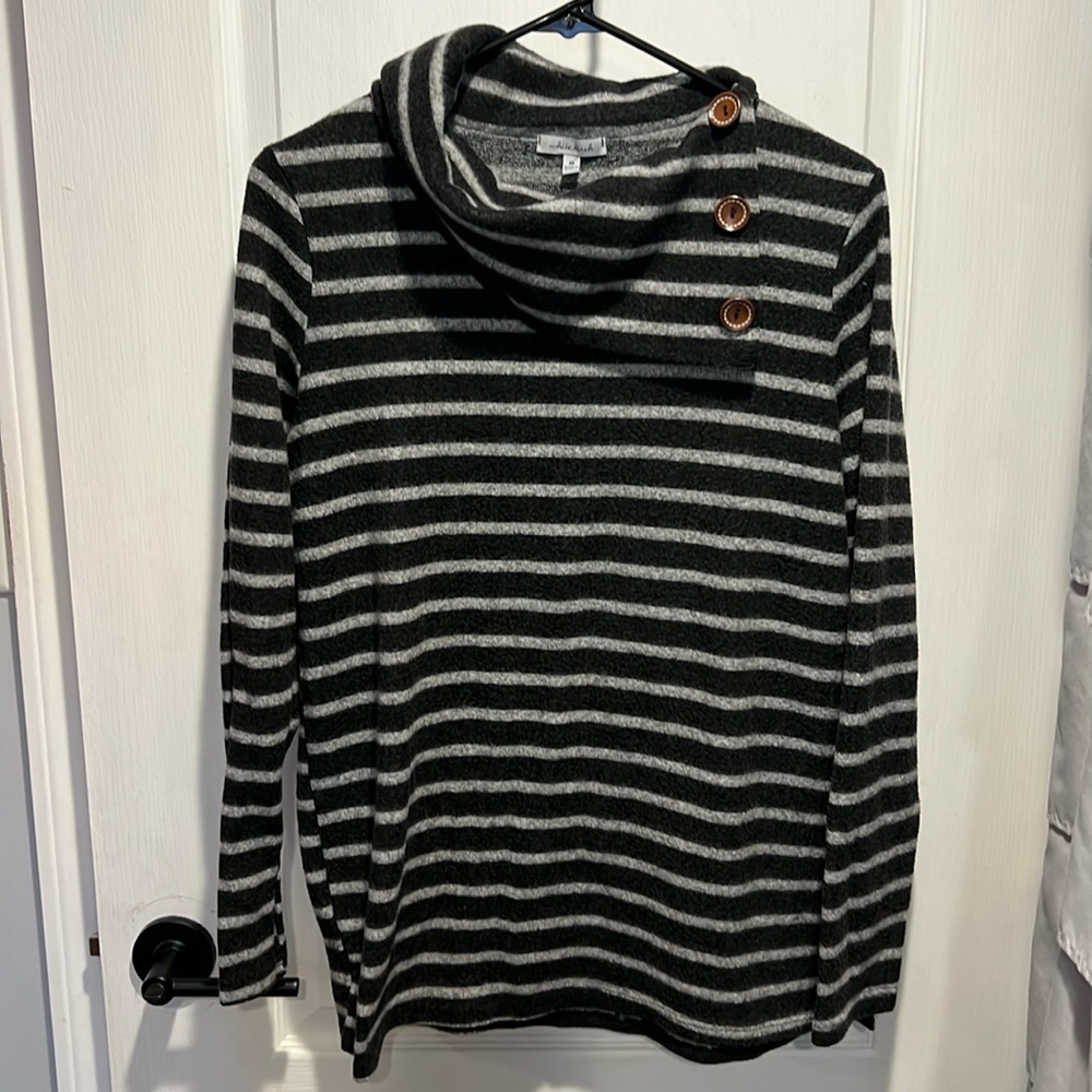 White Birch - size M - fleece sweater - two toned gray - button detail